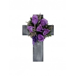 Kríž s umelým kvetom vo fialovej farbe, 40 x 26 x 17 cm